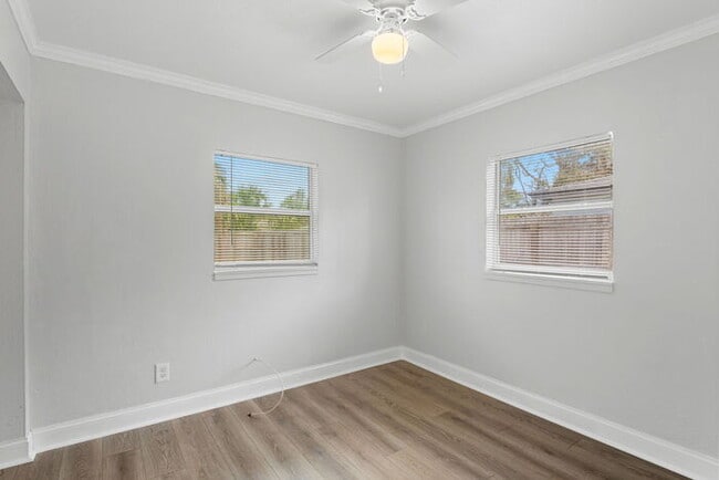 Building Photo - Home For Rent in St Petersburg!