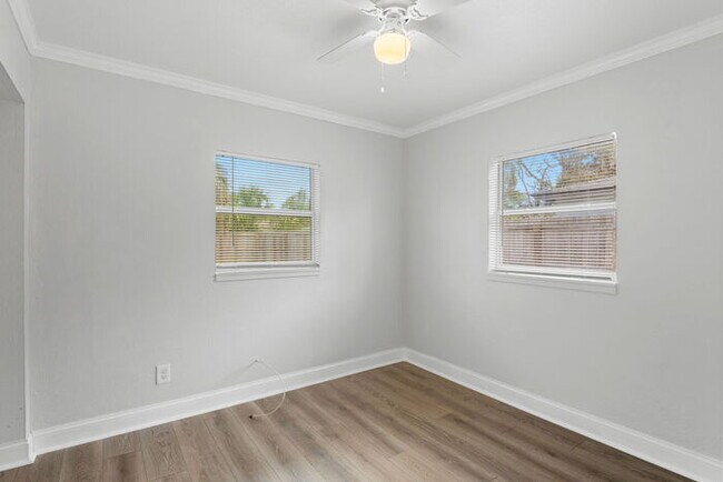 Building Photo - Home For Rent in St Petersburg!
