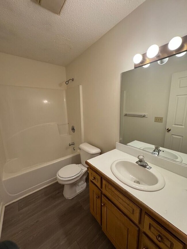 Building Photo - 310 Park Ave