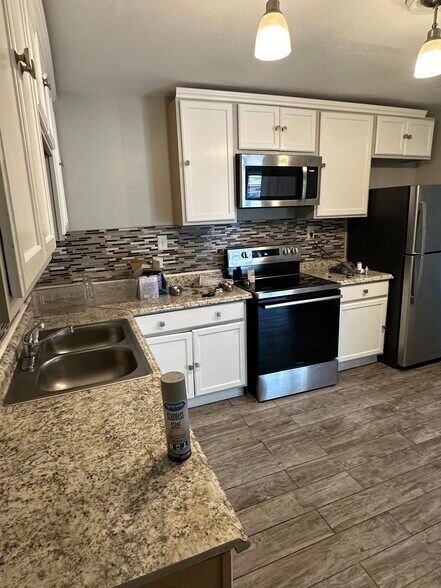 Building Photo - 4622 Suffolk Ave