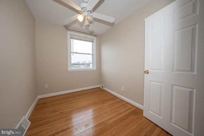 Building Photo - 130 Ivy Ct