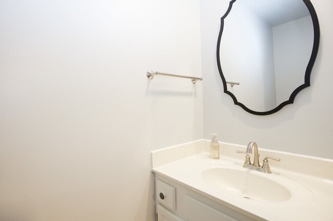 Building Photo - "Charming Studio Retreat with Modern Comforts in Vass, NC!"