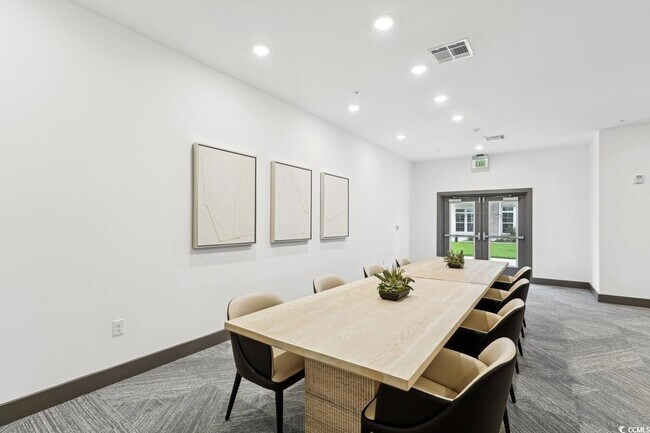 Building Photo - 147 Laurenco Loop