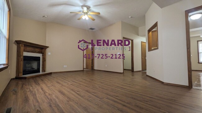 Building Photo - Spacious 3 Bedroom Home!