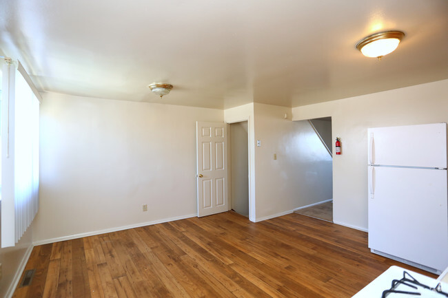 Dining Area - Hollinswood Townhouses