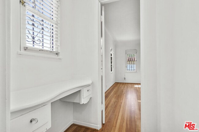 Building Photo - 1143 S Rimpau Blvd