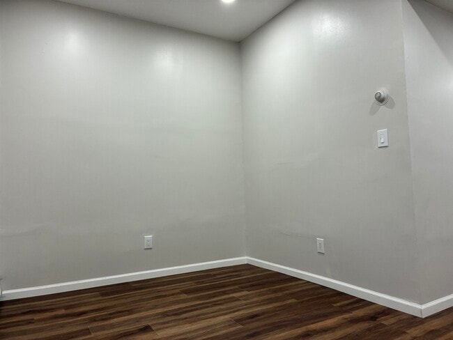 Building Photo - 408 3rd St