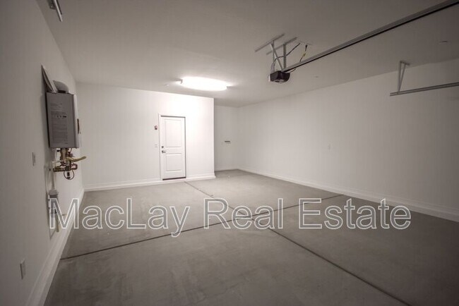 Building Photo - 21326 W Roanoke Ave