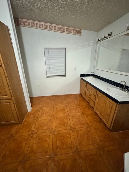 Building Photo - 7610 Plumwood Dr