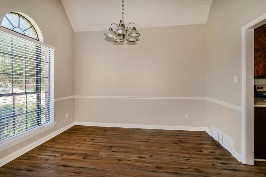 Building Photo - 7896 Jills Creek Dr