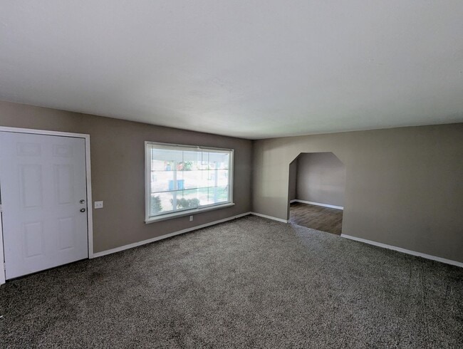 Building Photo - Room to Dream: Spacious 3-Bed in Spanish Lake