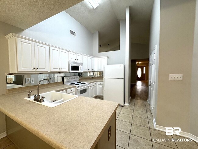Building Photo - 9964 Hollowbrook Ave