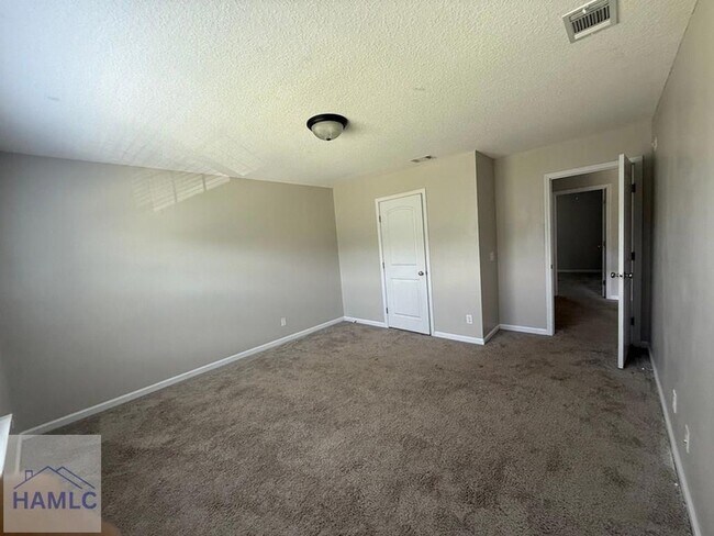 Building Photo - 50 Huntington Dr