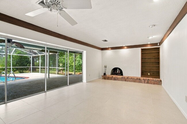 Building Photo - 1257 Fairway Cir S