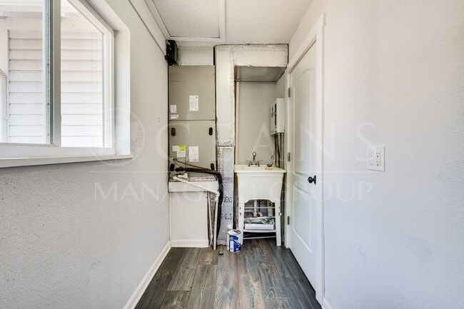 Building Photo - Charming 2 Bed, 2 Bath Home Near the World...