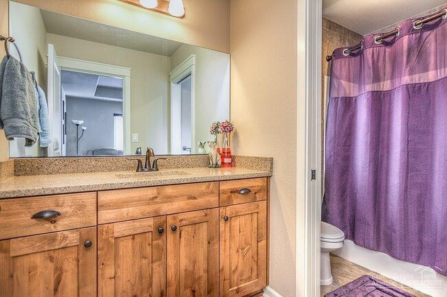 Building Photo - 20758 NE Sierra Dr