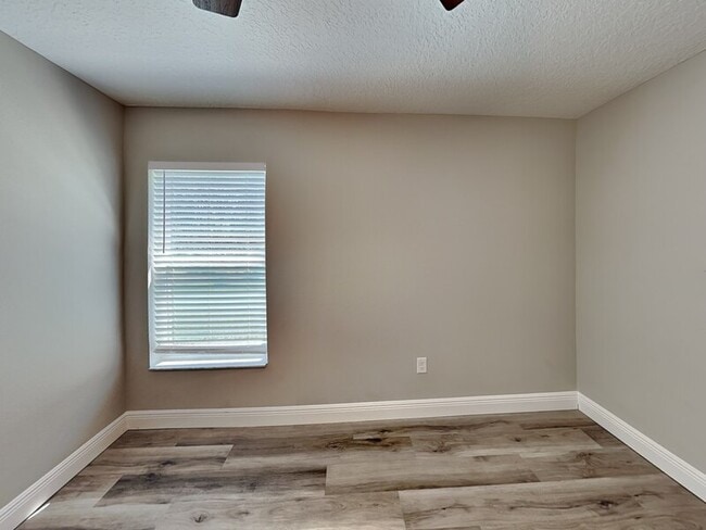 Building Photo - 1866 W Hialeah Dr