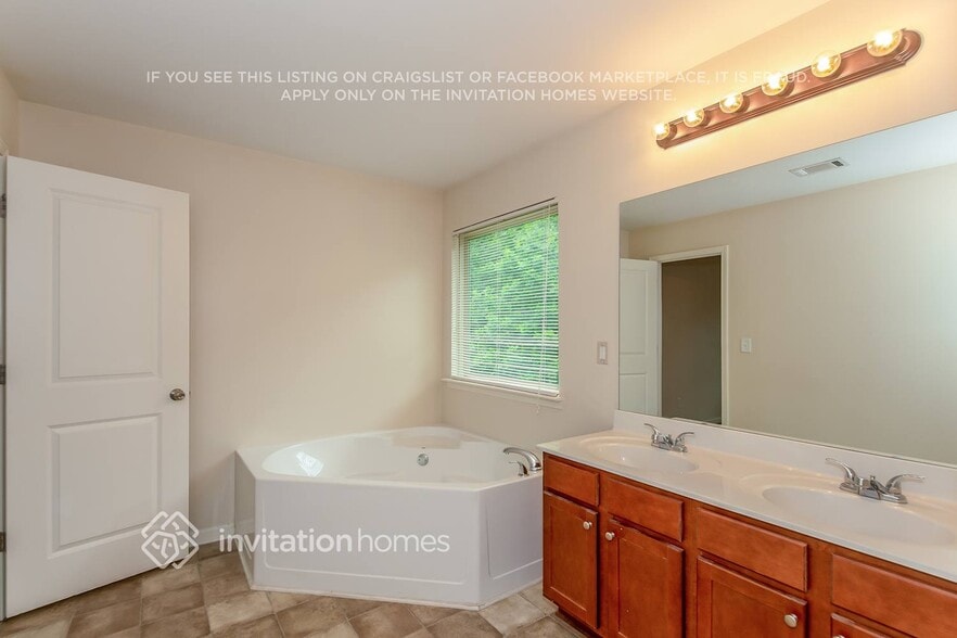 Building Photo - 4071 Oak Field Dr