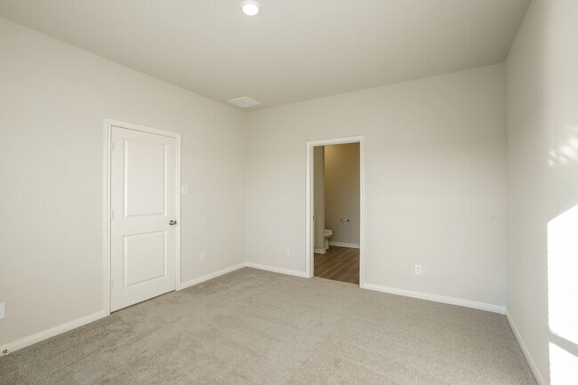 Building Photo - 14001 Freeboard Dr