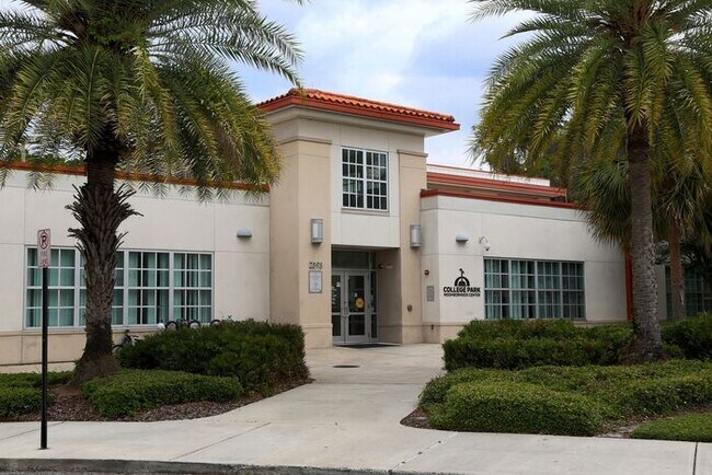 Building Photo - Charming 2BR/2.5BA Townhouse in the Heart of College Park!