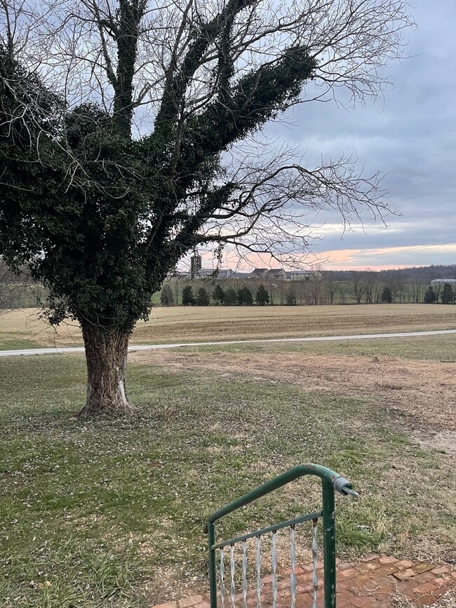 Building Photo - 13958 Bainbridge Rd