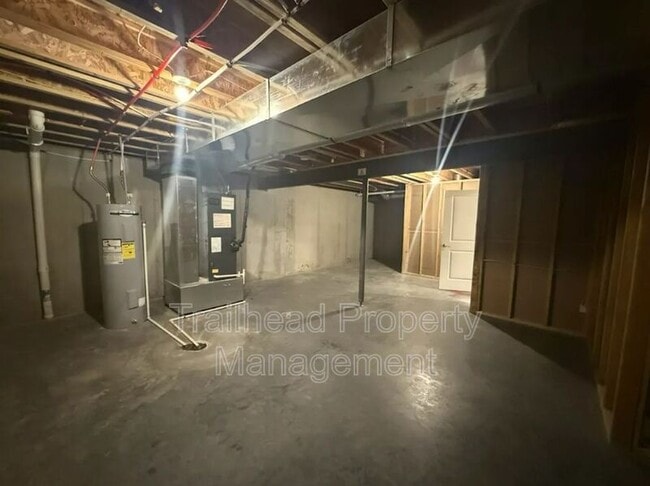 Building Photo - 605 Hillcrest St