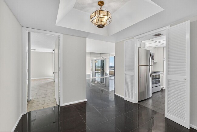 Building Photo - 5540 N Ocean Dr