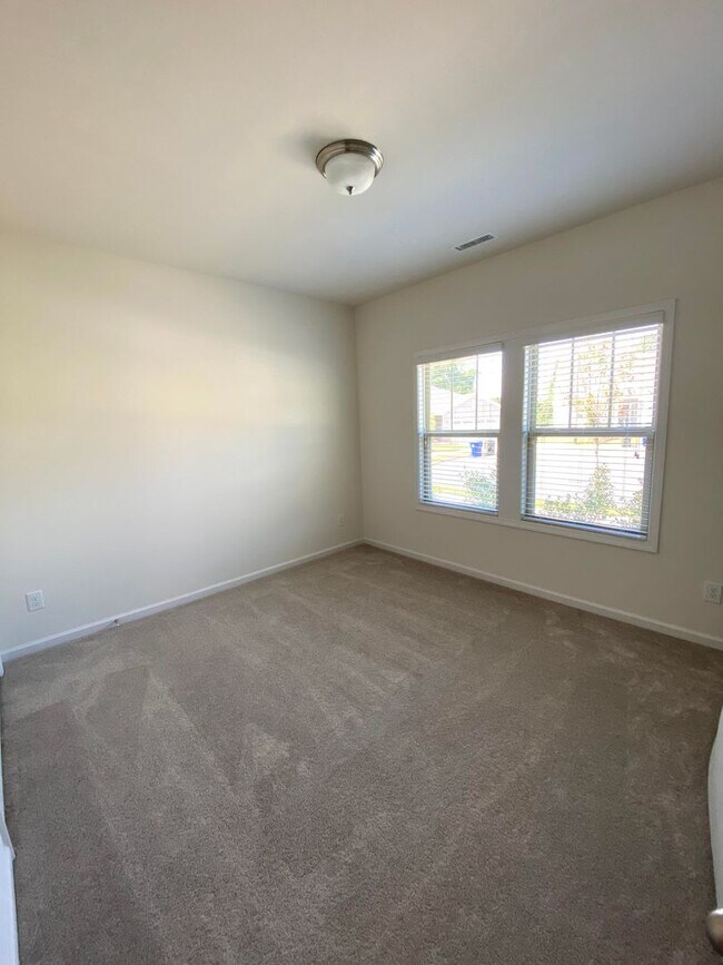 Building Photo - Spacious 2bd/2ba Ranch Style home with impressive club amenities located in Ellis Crossing