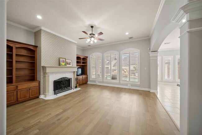 Building Photo - 390 Wedgewood Dr W