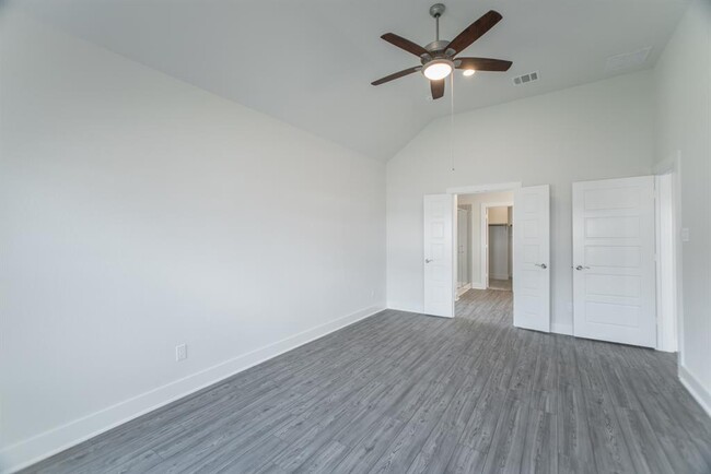 Building Photo - 10663 Whitejacket