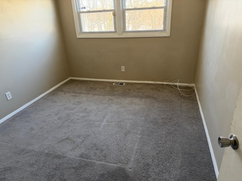 Building Photo - 8 Fireside Ct