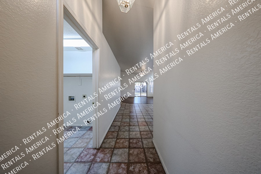 Building Photo - 3884 E Douglas Loop