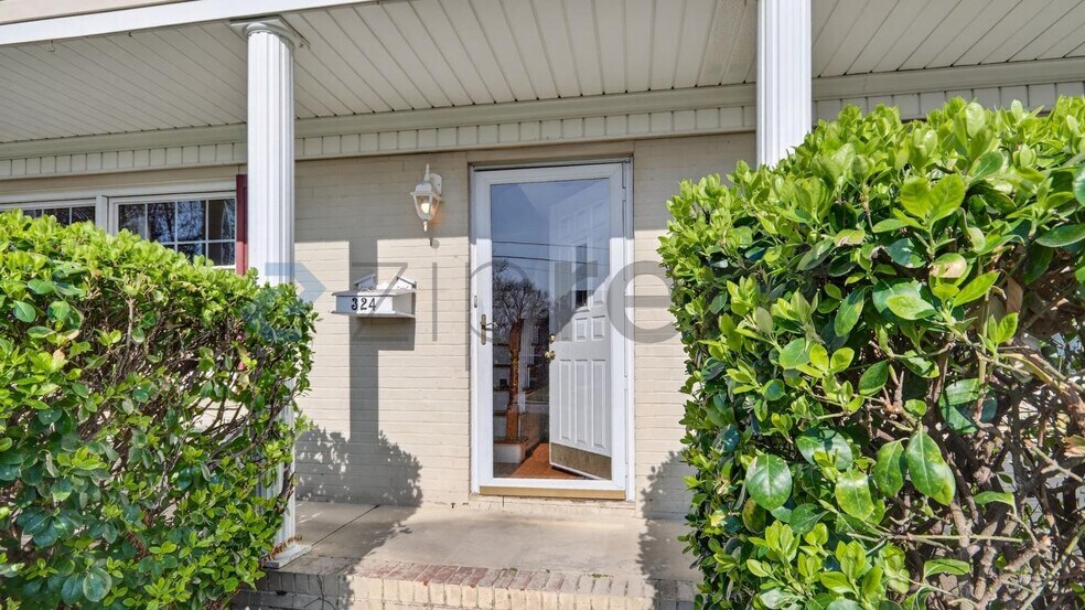 Building Photo - 324 Busher Rd