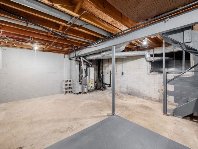 Building Photo - Duke Phillip