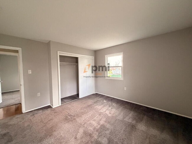 Building Photo - 325 Lahonda Dr