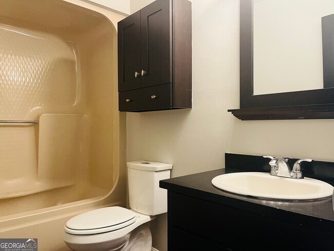 Building Photo - 403 Breezy Pnes