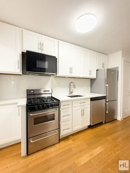 Building Photo - GREENE AVENUE / Spacious 1-Bed 1-Bath / Mi...