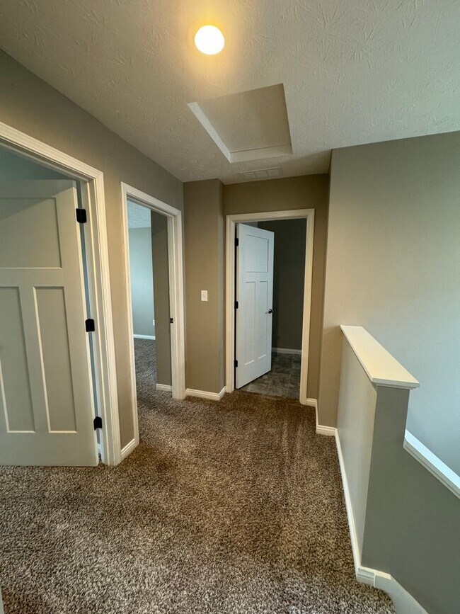 Building Photo - Spacious 3 Bedroom home!