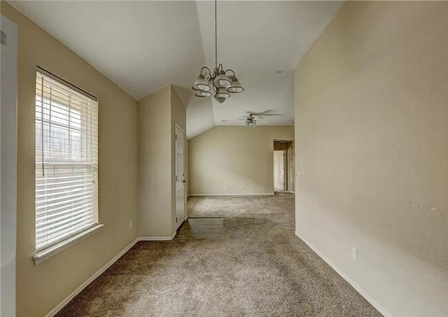 Building Photo - Gorgeous 3 bedroom 2 Bath and 2 Car Home in the Heart of Yukon