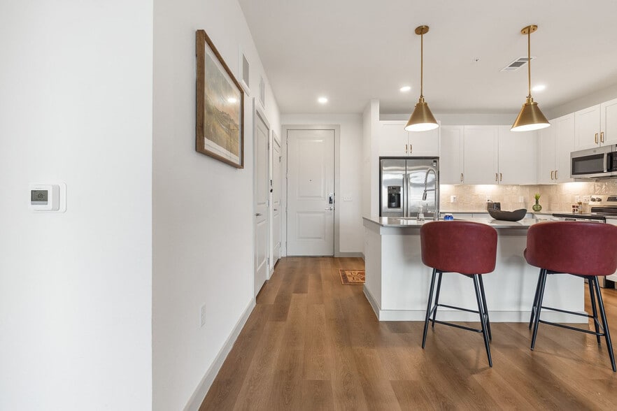 Building Photo - 1301 Leah Ave