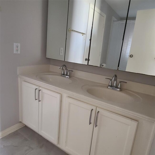 Building Photo - 15218 Lucky Star Dr