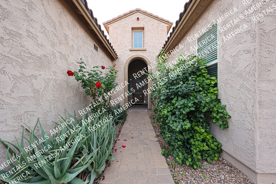 Building Photo - 3375 E Balsam Dr