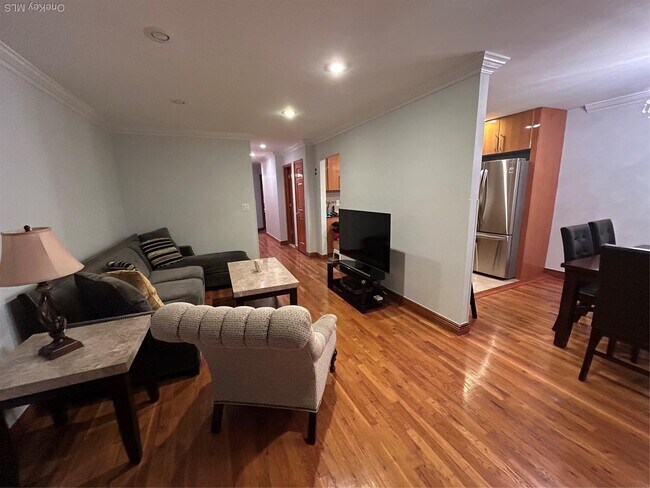 Building Photo - 59-26 Linden St