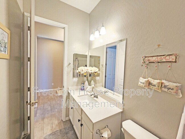 Building Photo - 4901 Fairwood Ct