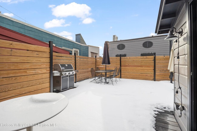 Building Photo - 417 Warren St