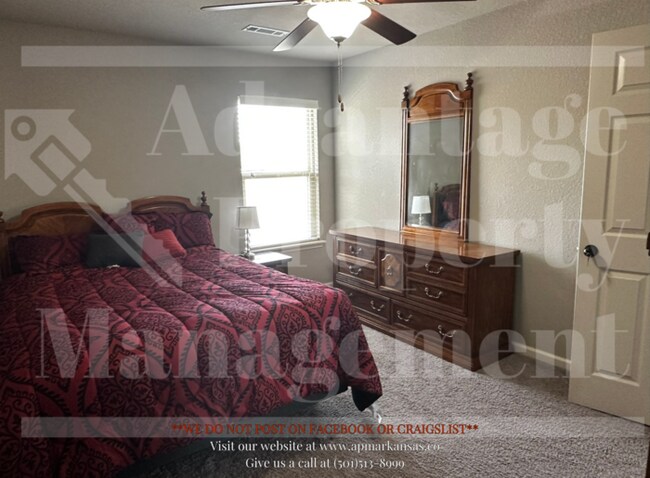 Building Photo - Two-Story home located in the vibrant city...
