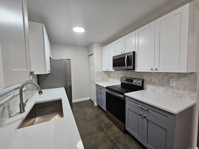 Building Photo - 3/2 Home in Palm Grove