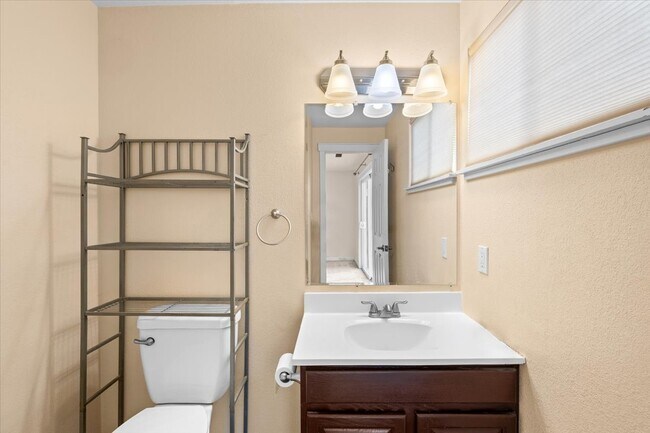 Building Photo - 106 N Buchanan Ave