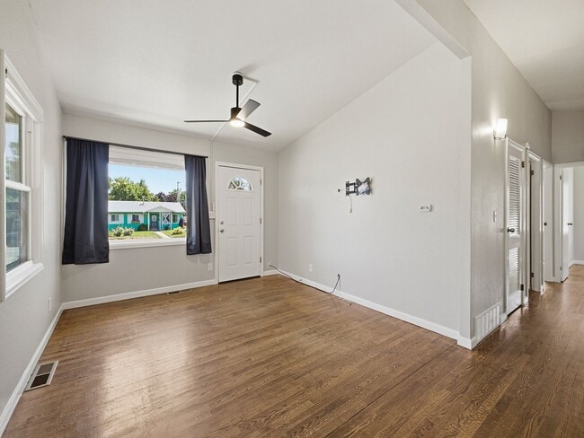 Building Photo - Updated 3 Bed Home with Vaulted Ceilings, Solar Panels & Large Corner Lot- $200 Lease Sign On Bonus!