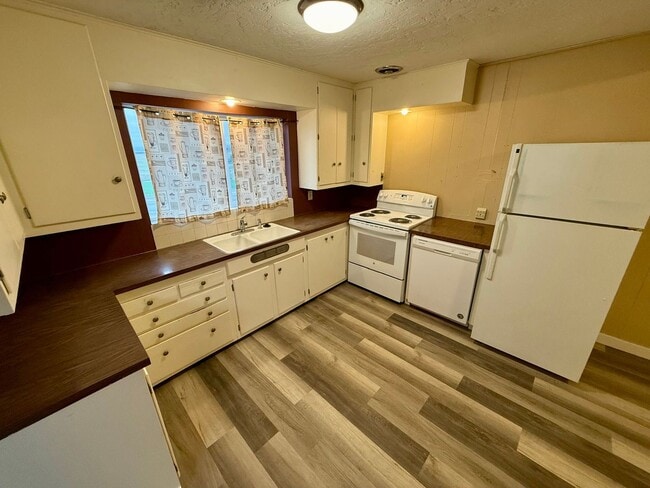 Building Photo - Orchards Home with a View